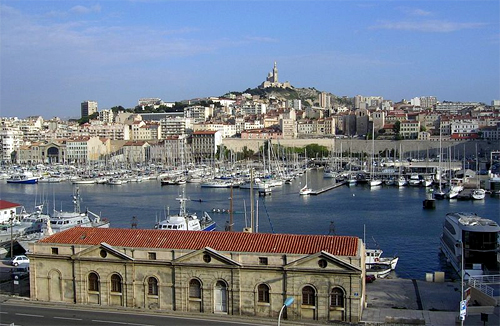 Vue sur le vieux port de Marseille et Notre Dame de la Garde
